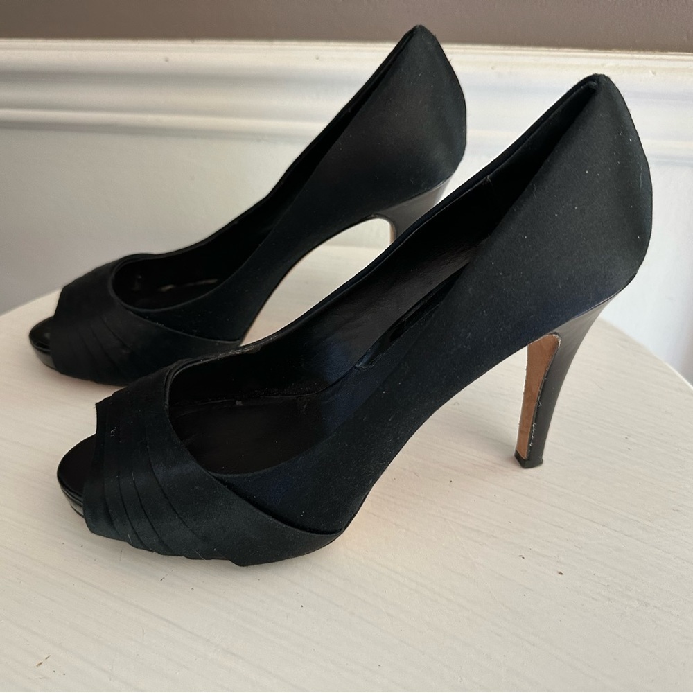 White House Black Market satin pumps